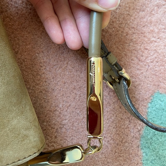 Preloved Salvatore Ferragamo suede leather shoulder bag - Picture 3 of 6